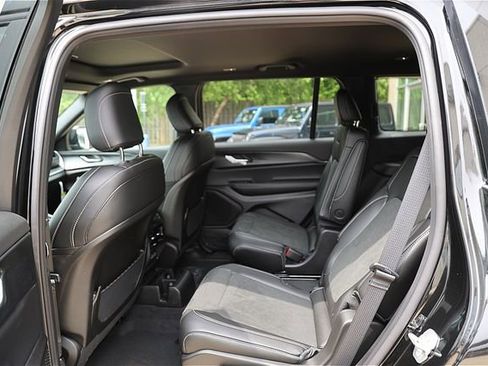 New 2025 Jeep Grand Cherokee L Altitude image 9