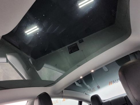 Used 2021 Tesla Model 3 Standard Range Plus image 2