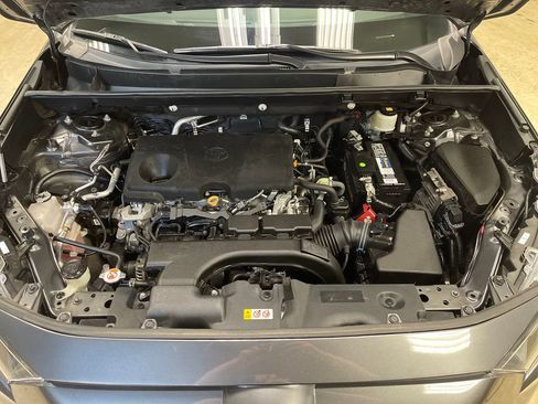 Certified 2021 Toyota RAV4 LE AWD/4WD image 3