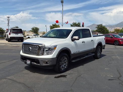 Used 2018 Nissan Titan Platinum Reserve w/ Platinum Utility Package AWD/4WD image 10