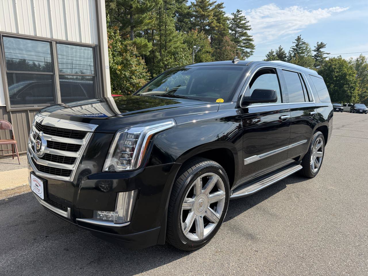 Used 2015 Cadillac Escalade Luxury AWD/4WD image 1