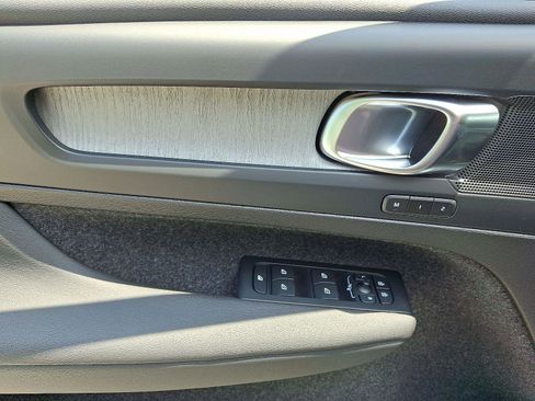 New 2026 Volvo XC40 B5 Core w/ Climate Package image 8