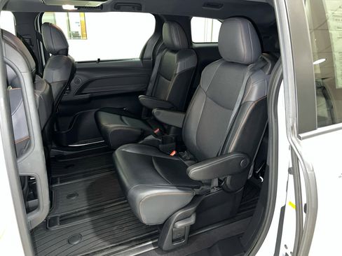 Used 2022 Toyota Sienna XSE w/ XSE Plus Package AWD/4WD image 11