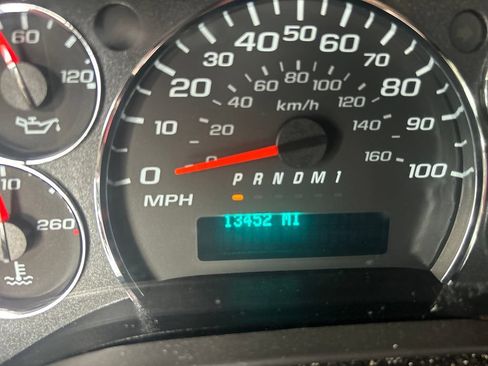 Used 2024 GMC Savana 2500 w/ Driver Convenience Package RWD image 21