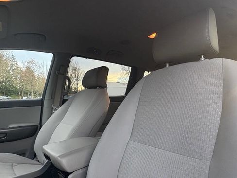 Used 2016 Kia Sedona LX w/ LX Convenience Package image 9