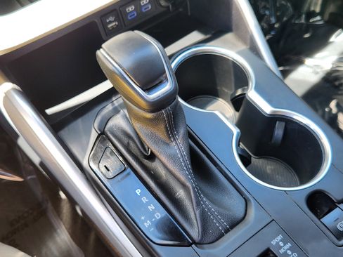 Used 2022 Toyota Highlander XLE image 25