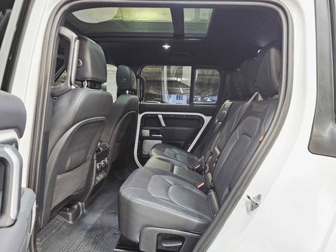 Used 2024 Land Rover Defender 130 X-Dynamic SE image 25