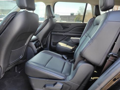 Used 2025 Lincoln Aviator AWD image 15