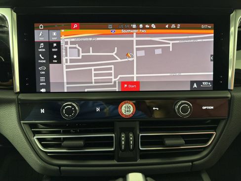 Certified 2025 Porsche Macan AWD/4WD image 27