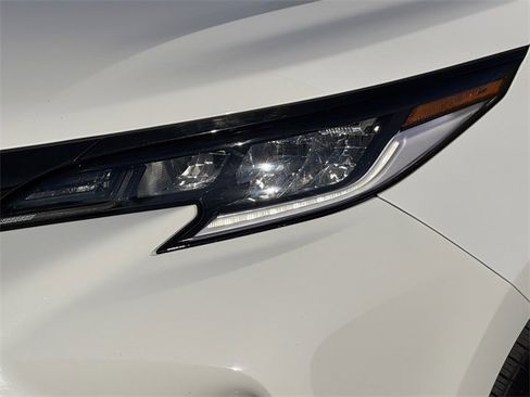 Used 2025 Toyota Sienna XSE image 4