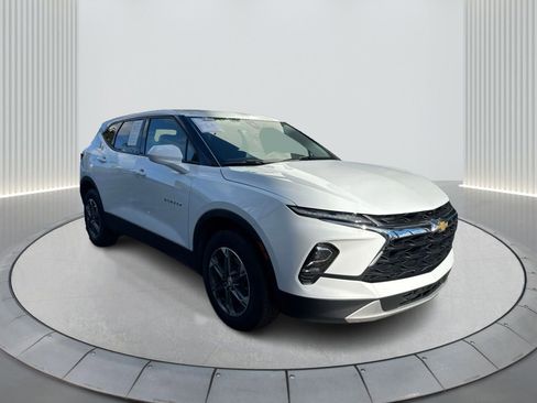 Certified 2025 Chevrolet Blazer LT image 3