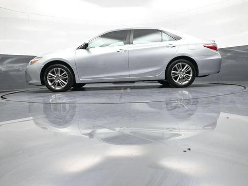 Certified 2017 Toyota Camry SE FWD image 31