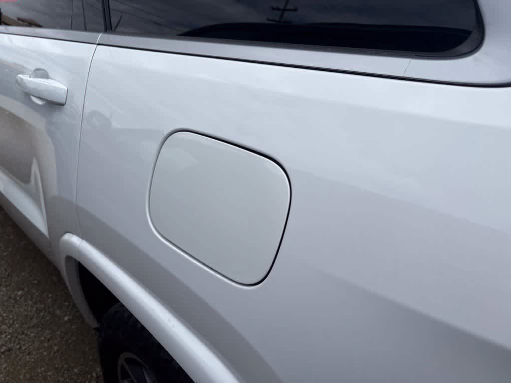 Used 2018 Jeep Grand Cherokee Limited AWD/4WD image 8