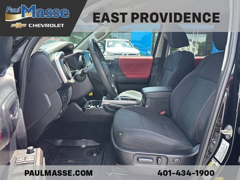 Used 2020 Toyota Tacoma SR5 AWD/4WD image 16