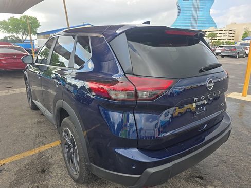 Used 2024 Nissan Rogue SV FWD image 6