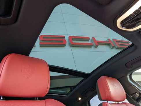 New 2026 Porsche Macan image 27