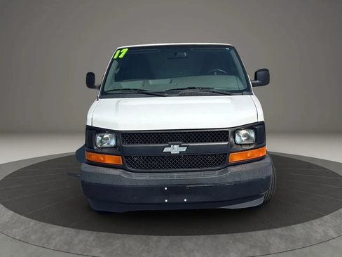 Used 2017 Chevrolet Express 3500 RWD image 2
