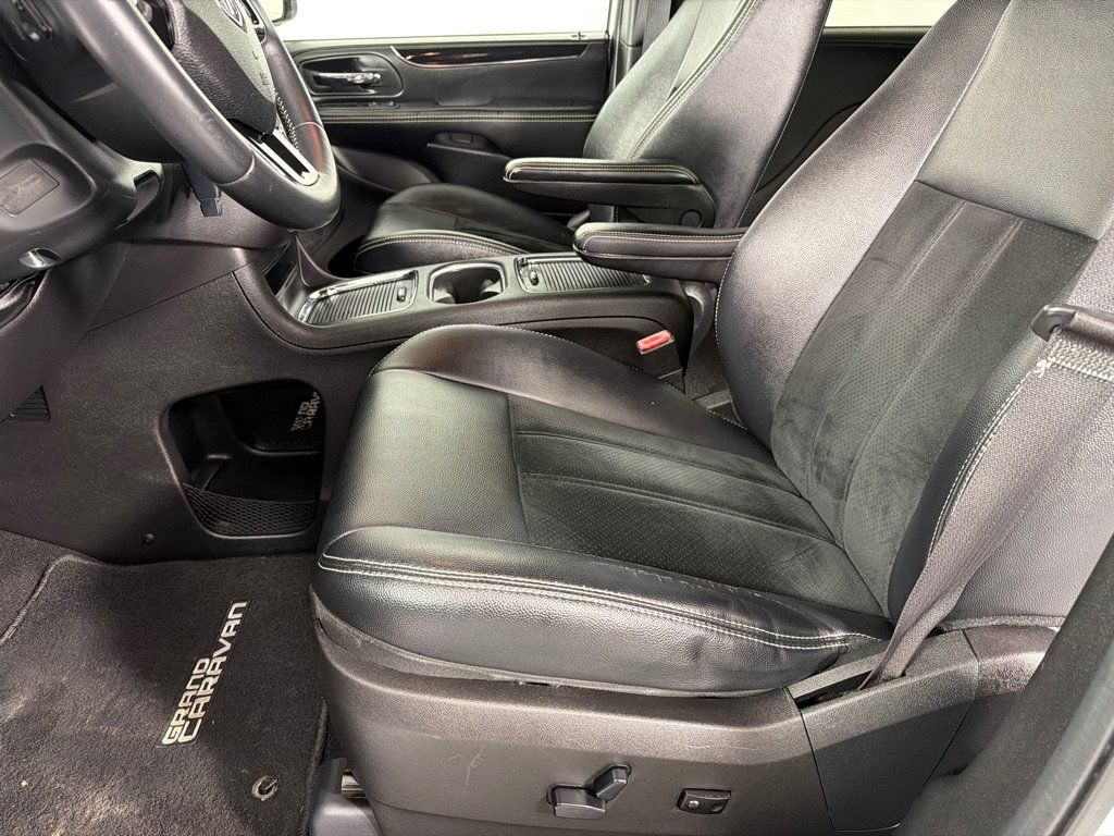 Used 2015 Dodge Grand Caravan SXT FWD image 11