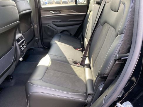 New 2026 Jeep Grand Cherokee Altitude image 6