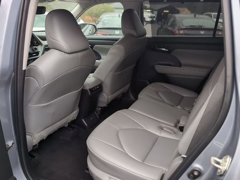 Used 2023 Toyota Highlander XLE image 13