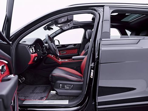 Used 2023 Bentley Bentayga AWD/4WD image 35