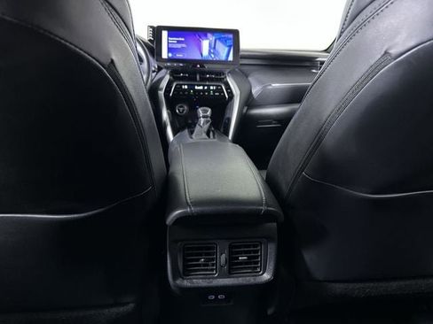 Used 2023 Toyota Venza XLE AWD/4WD image 22