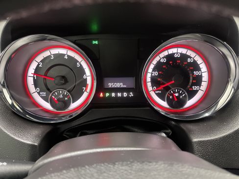 Used 2019 Dodge Grand Caravan SXT image 29