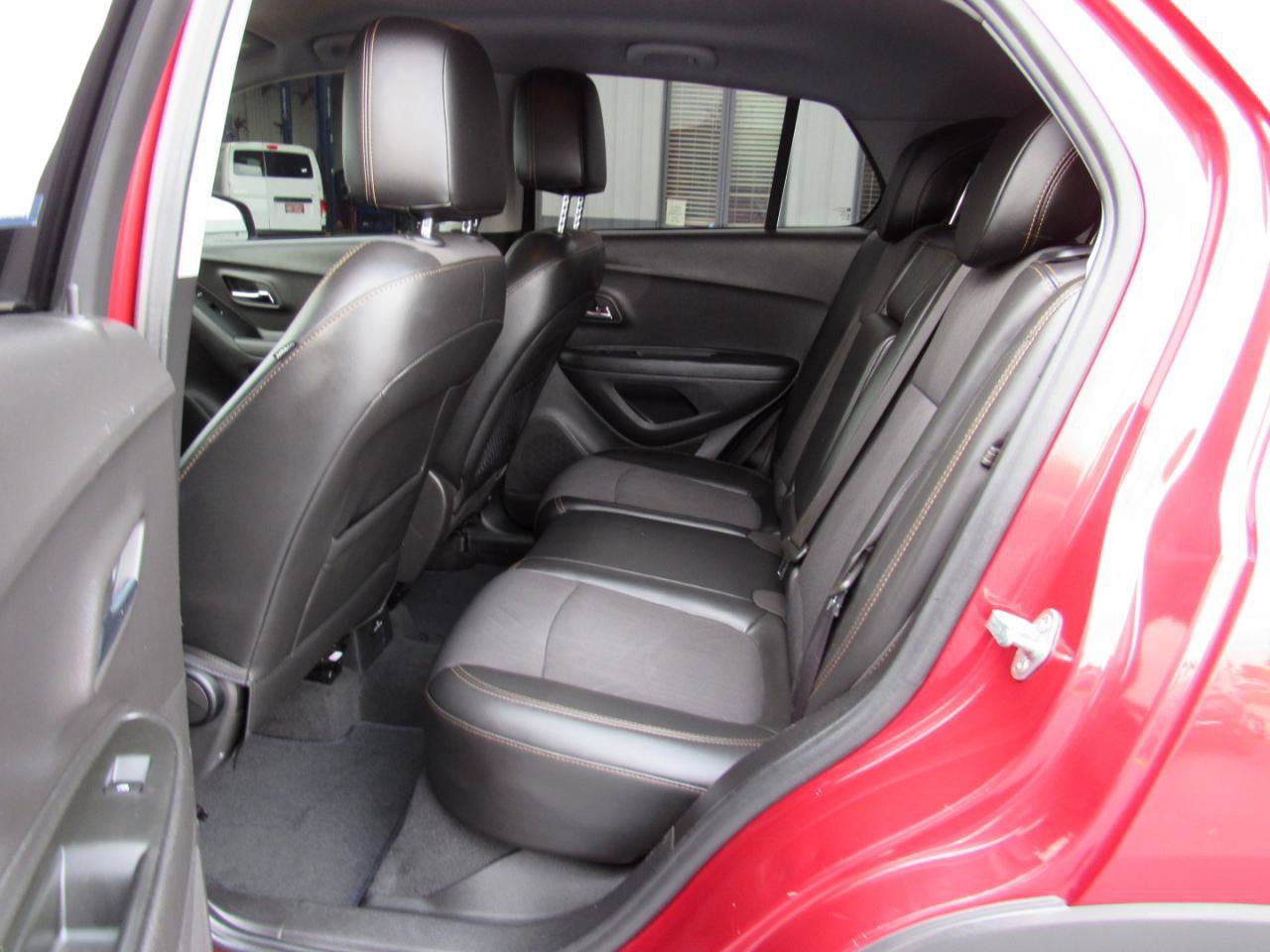 Used 2020 Chevrolet Trax LT w/ LT Convenience Package AWD/4WD image 23