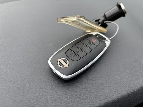 Used 2025 Nissan Pathfinder SV AWD/4WD image 27