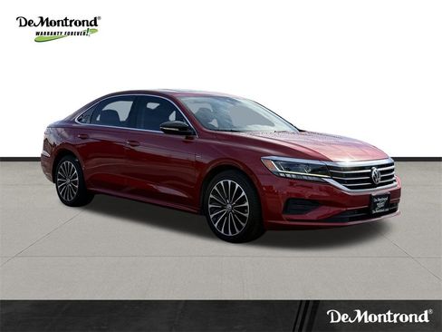 Used 2022 Volkswagen Passat 2.0T image 3