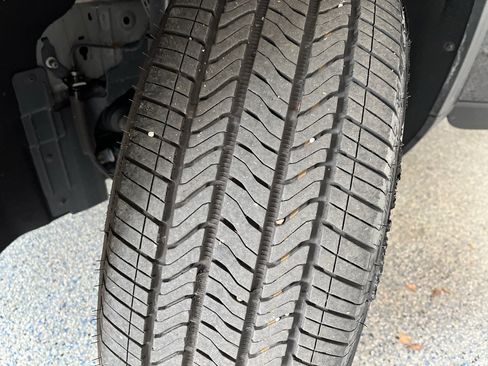 Used 2025 Chevrolet Traverse LT image 35