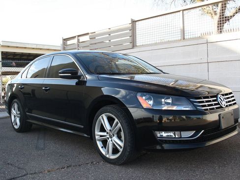 Used 2014 Volkswagen Passat 1.8T SEL Premium image 2