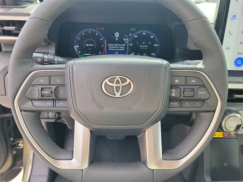 Used 2025 Toyota Tacoma Limited image 18