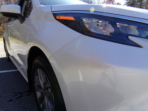 Used 2024 Toyota Sienna XLE image 6