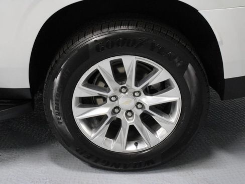 Used 2023 Chevrolet Suburban Premier AWD/4WD image 19