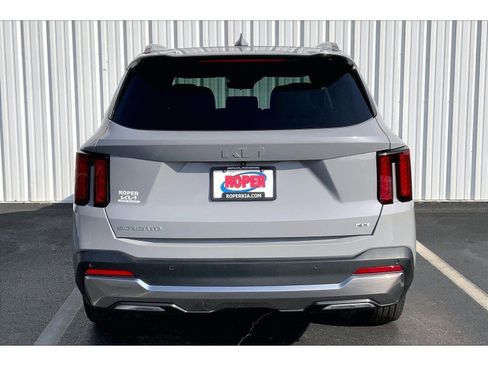 Used 2024 Kia Sorento S w/ Panoramic Sunroof Package image 4