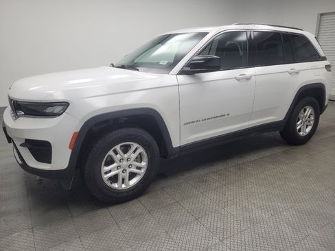 Used 2023 Jeep Grand Cherokee Laredo w/ Luxury Tech Group I AWD/4WD image 2