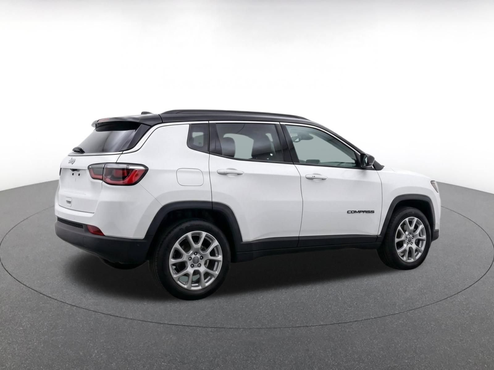 Used 2025 Jeep Compass Limited AWD/4WD image 8