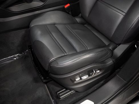 Used 2021 Porsche Cayenne Coupe image 29