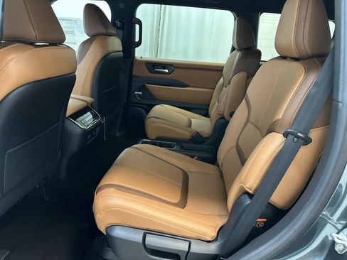 New 2025 Nissan Armada SL w/ Captain's Chari Seat Package image 6
