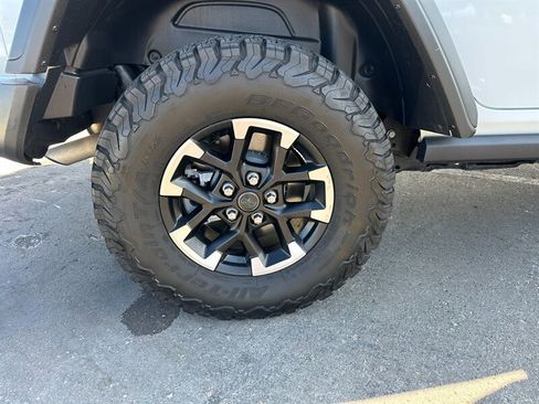 Used 2024 Jeep Wrangler Unlimited Rubicon 4xe image 15