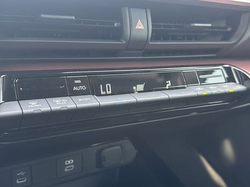 New 2026 Toyota Prius Plug-In Hybrid FWD image 25