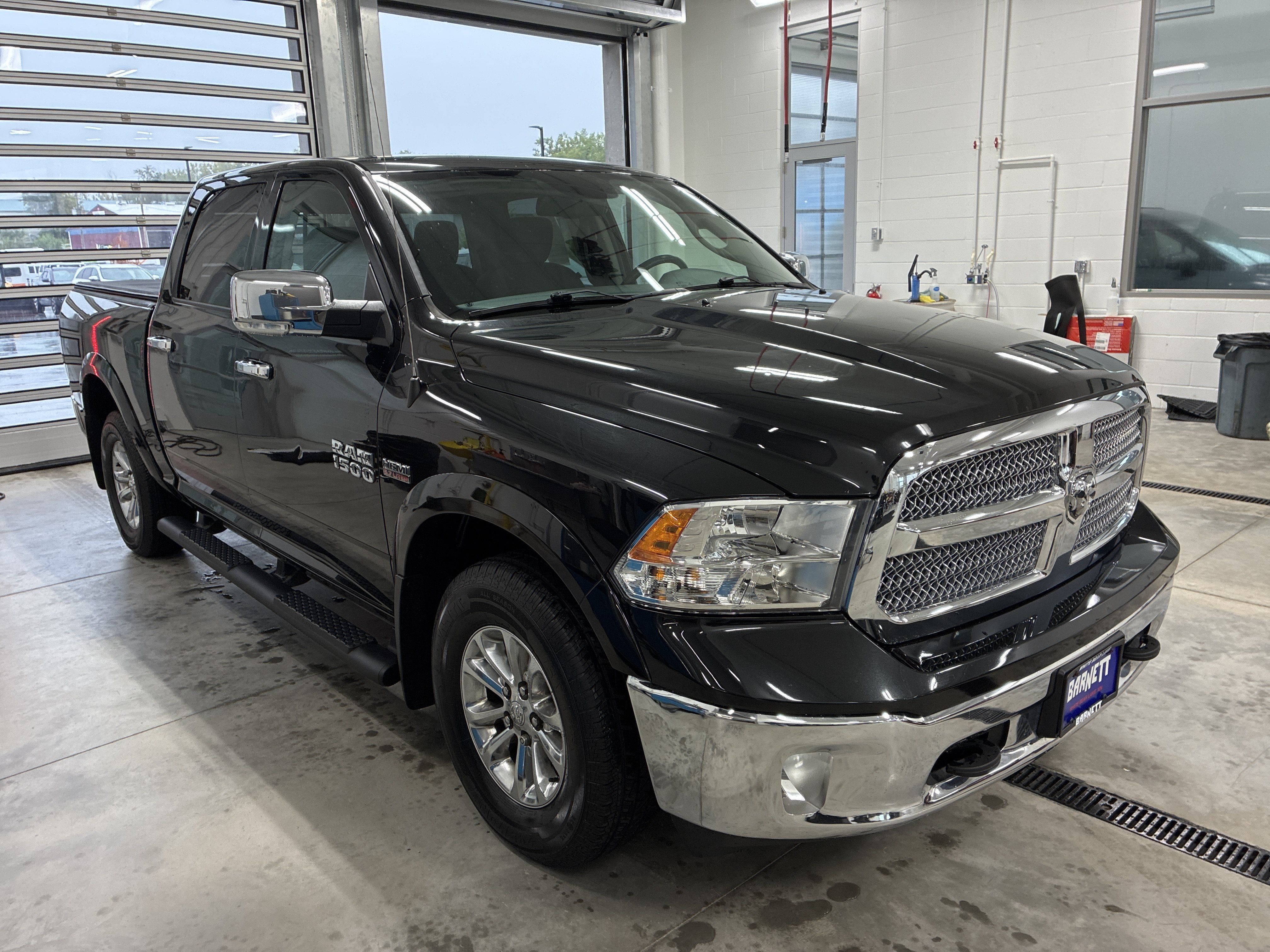 Used 2018 RAM 1500 SLT AWD/4WD image 3