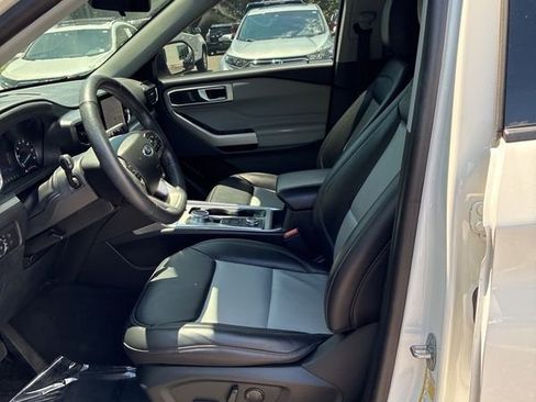 Used 2022 Ford Explorer XLT w/ Equipment Group 202A AWD/4WD image 10