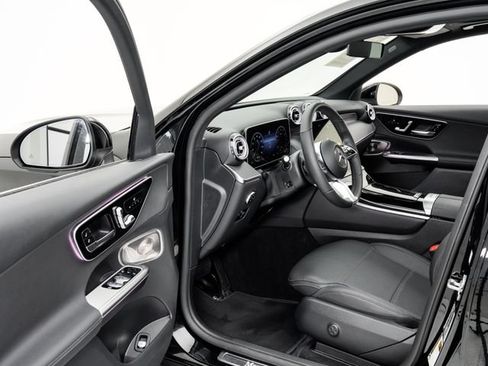 Used 2025 Mercedes-Benz GLC 300 4MATIC image 7