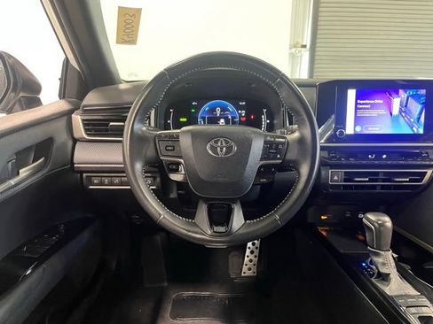 Used 2025 Toyota Camry SE image 21
