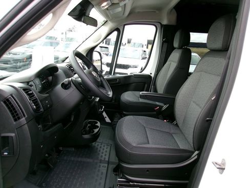 Used 2025 RAM ProMaster 2500 w/ Crew Van Package image 9