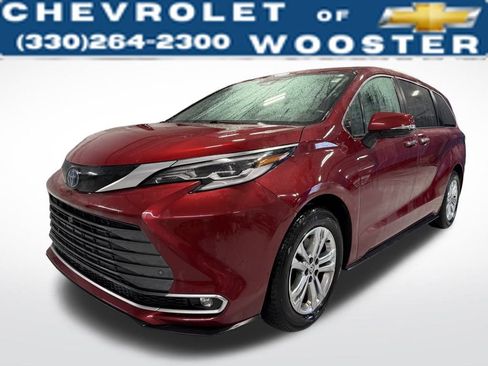 Used 2022 Toyota Sienna Platinum image 1