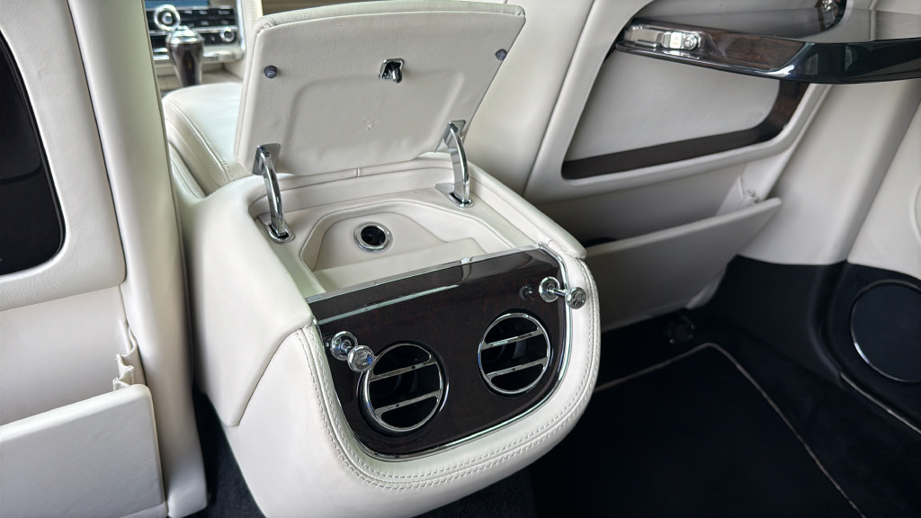 Used 2013 Bentley Mulsanne RWD image 32