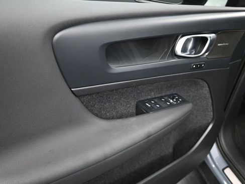 Used 2023 Volvo XC40 Recharge Ultimate image 9